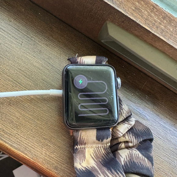 Series 3 Apple Watch - Picture 6 of 8